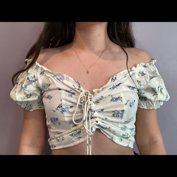 AE Off-the-shoulder lace-up top NWT - Picture 6 of 7